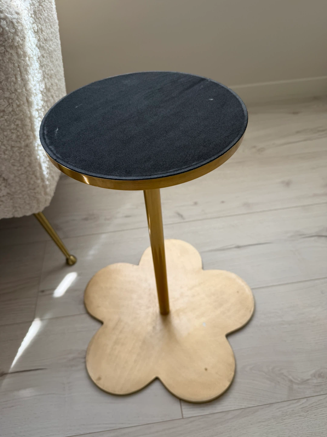 Structube Gold Flower Accent Table - photo 5