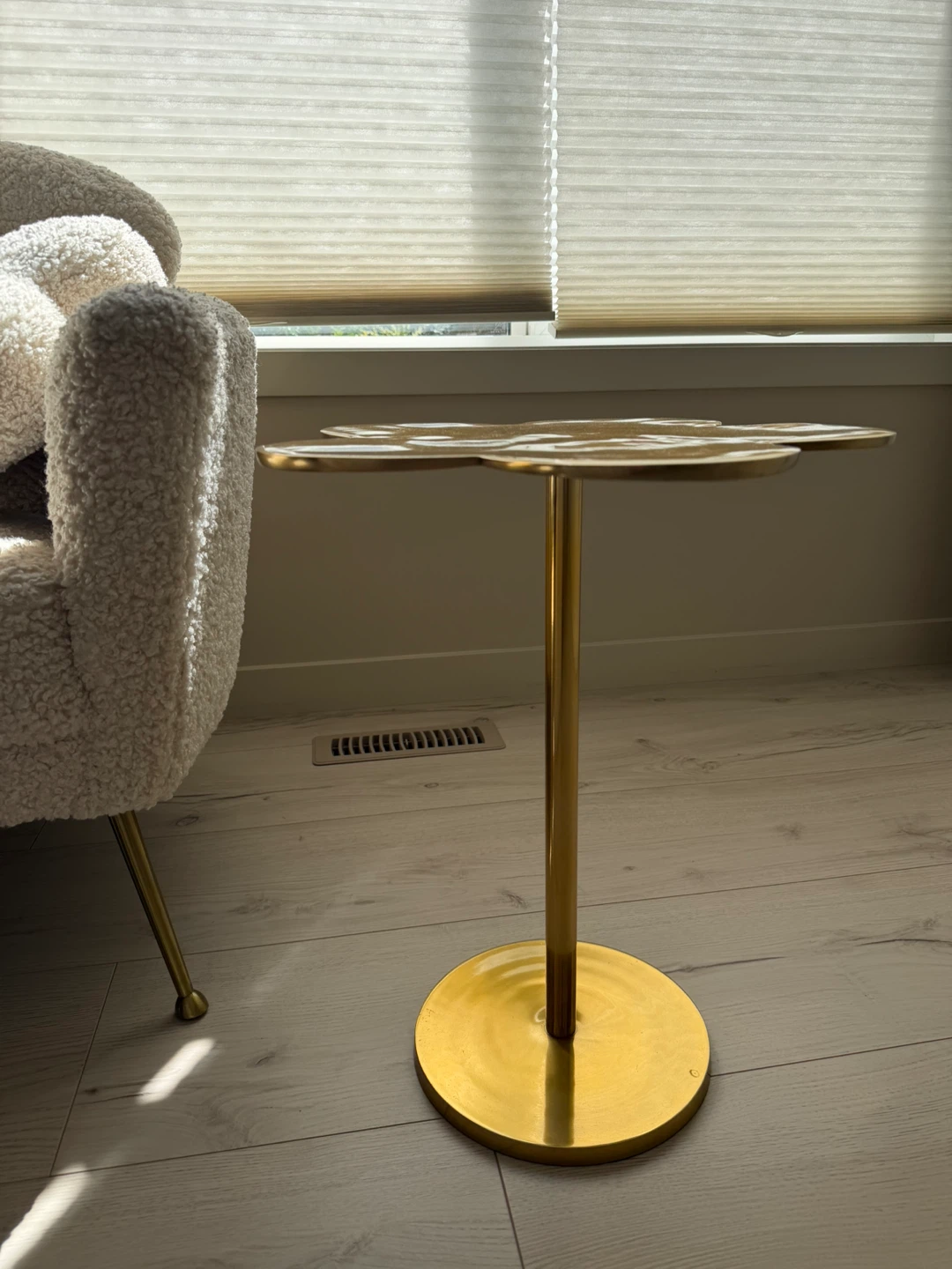 Structube Gold Flower Accent Table - photo 2