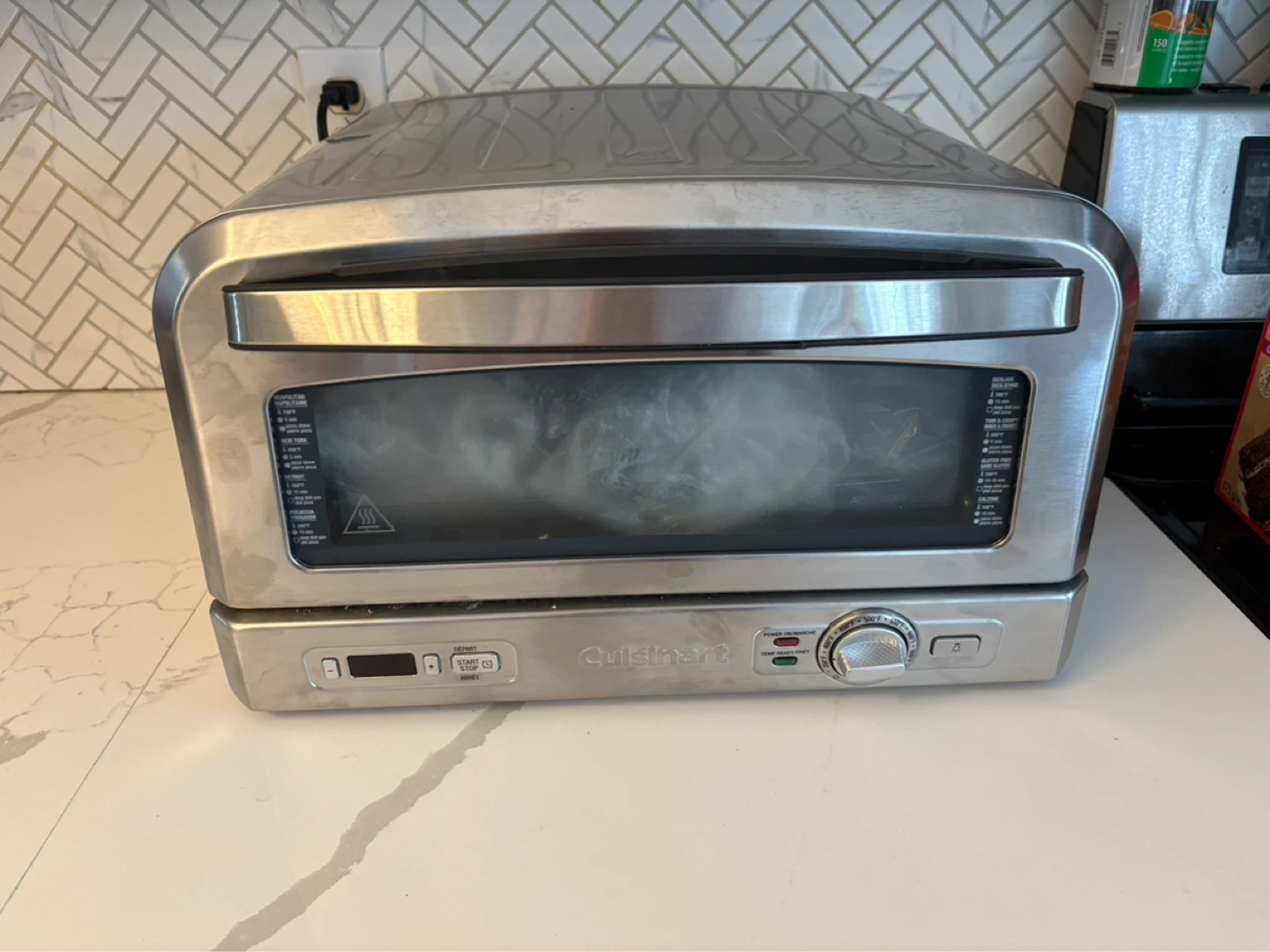Pizza oven with pizza stone