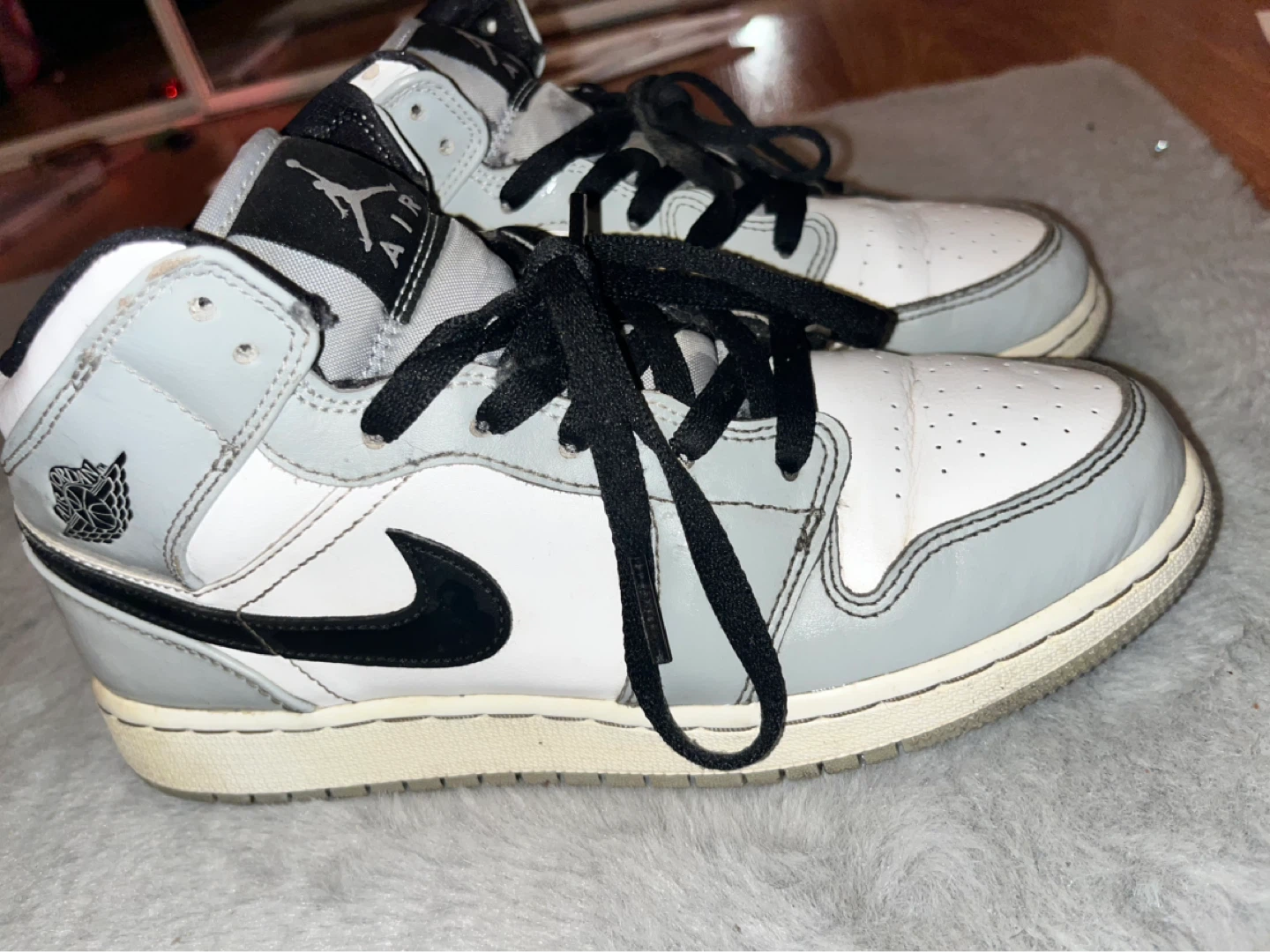 Air Jordan 1 Mid grey size 8 womens - photo 2