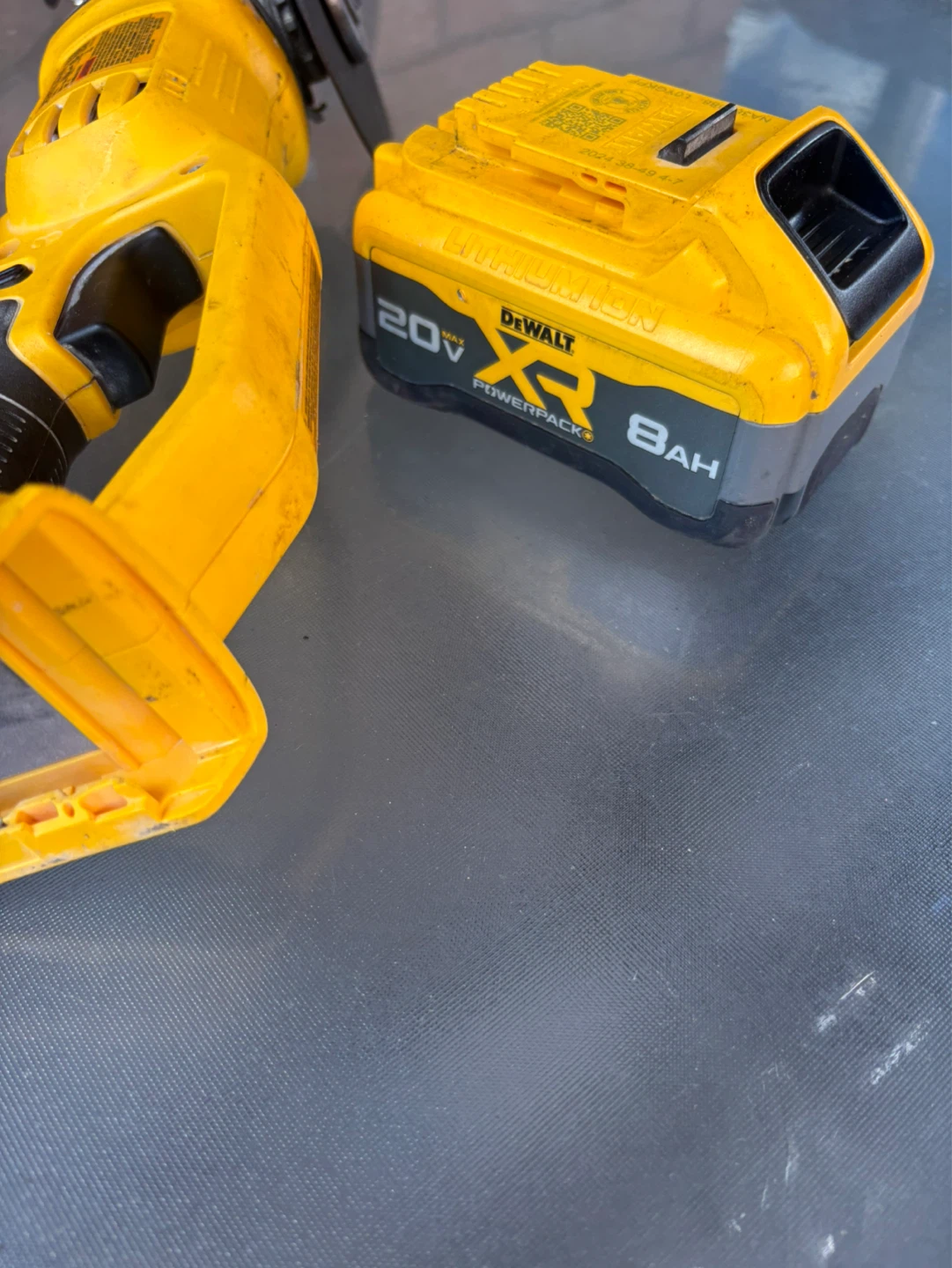 DEWALT 20V MAX XR 8Ah Power Tool Battery - photo 5
