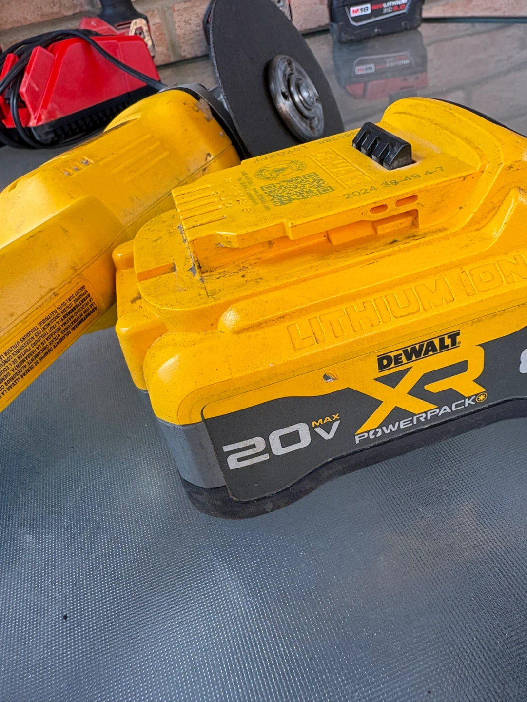 DEWALT 20V MAX XR 8Ah Power Tool Battery - photo 3