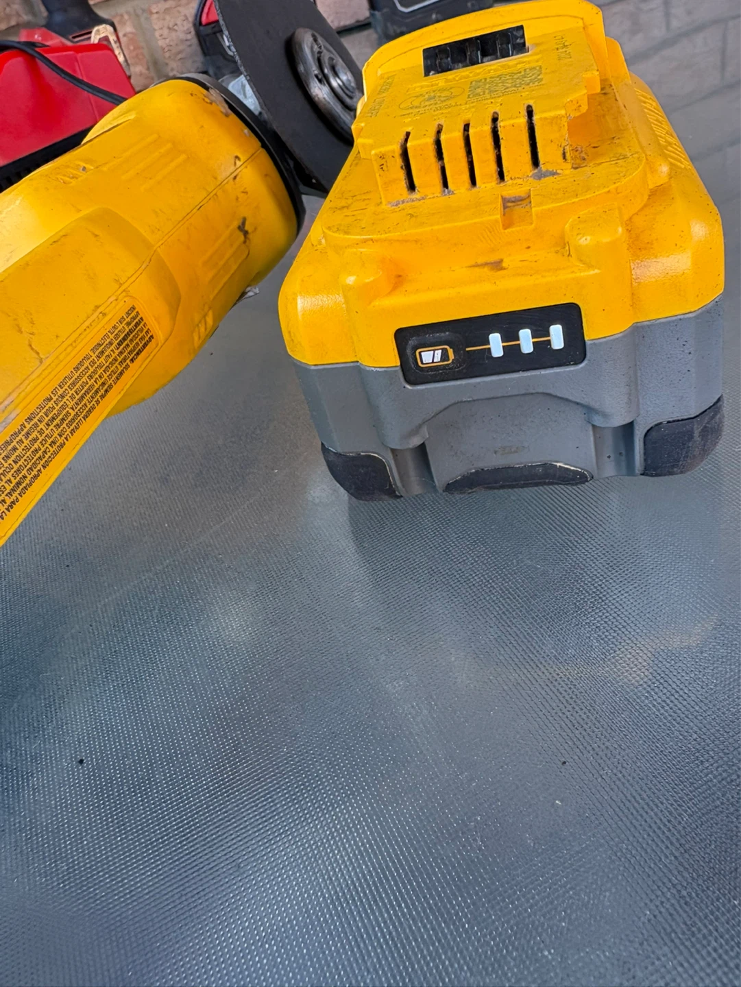 DEWALT 20V MAX XR 8Ah Power Tool Battery - photo 4