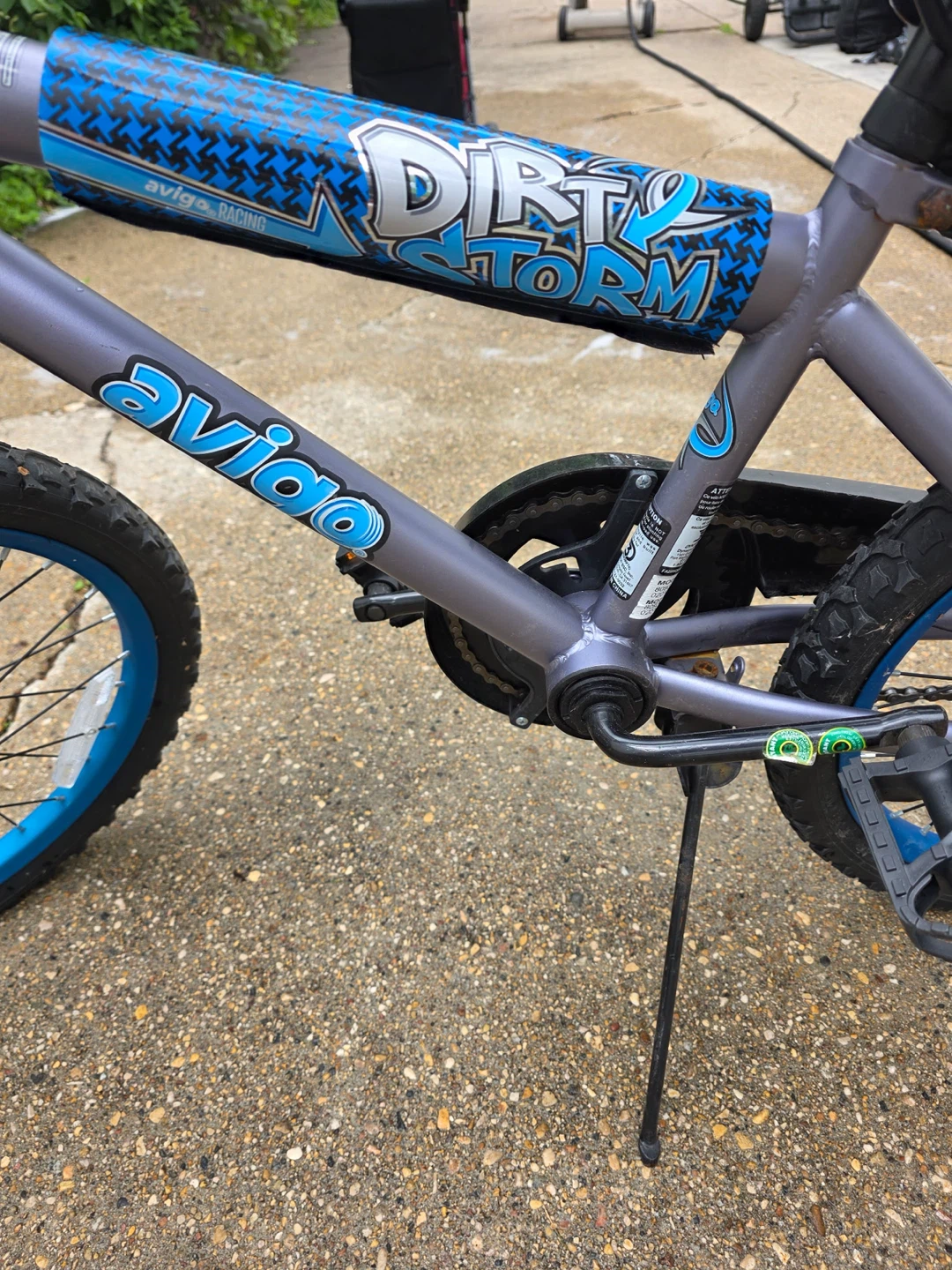 18" Avigo Dirt Storm kids bike - Like New