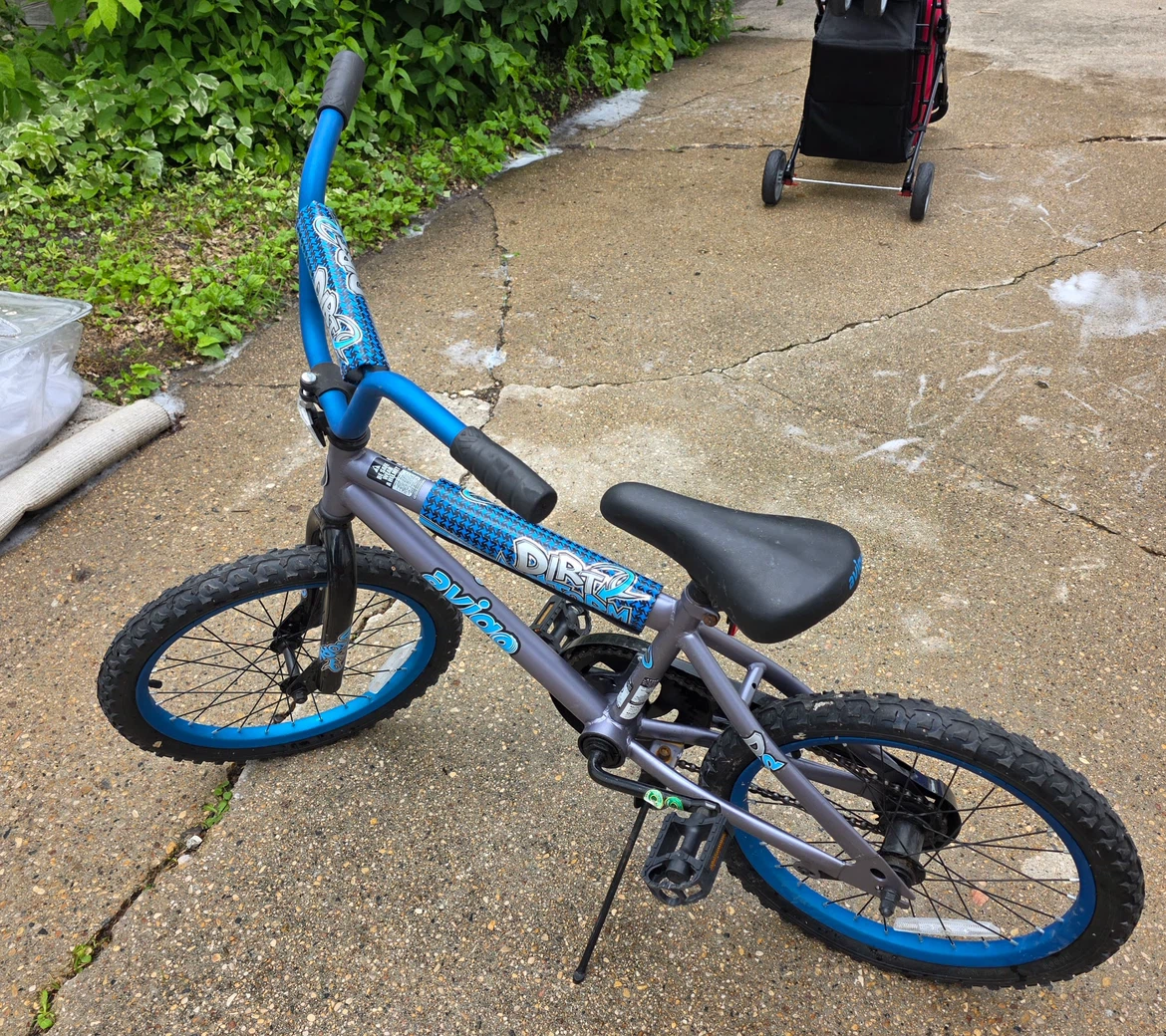 18" Avigo Dirt Storm kids bike - Like New - photo 2