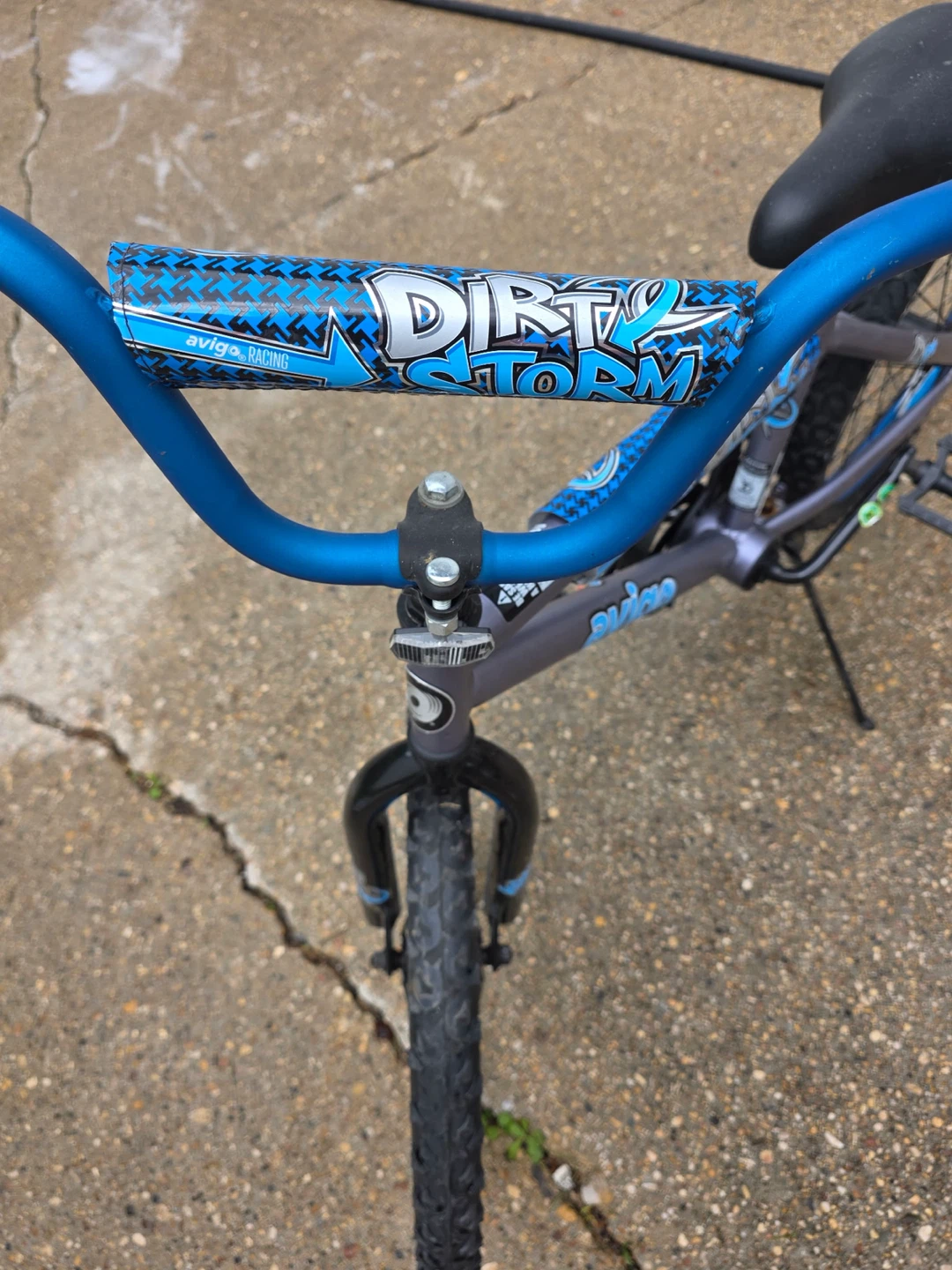 18" Avigo Dirt Storm kids bike - Like New - photo 3