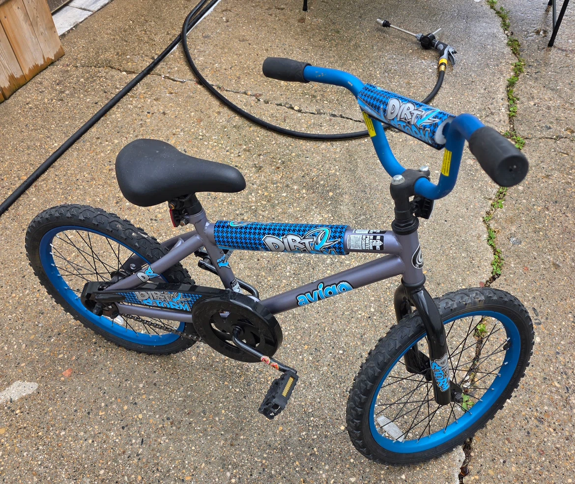 18" Avigo Dirt Storm kids bike - Like New - photo 4