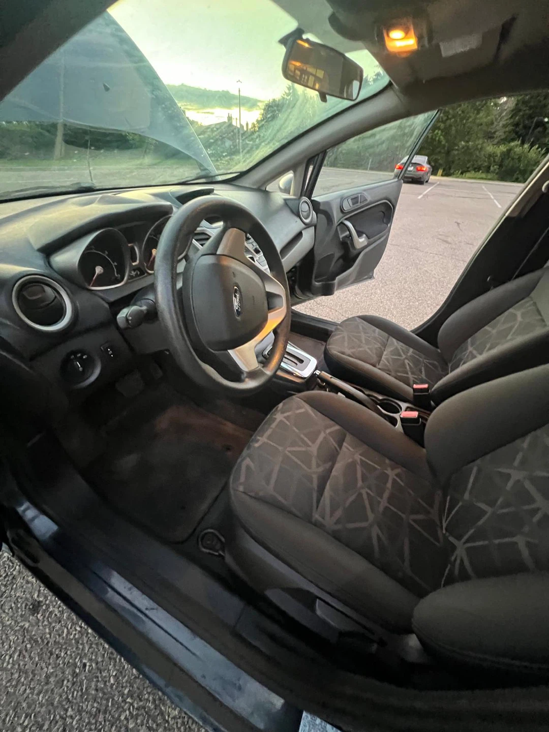 Ford Fiesta Sedan - photo 5