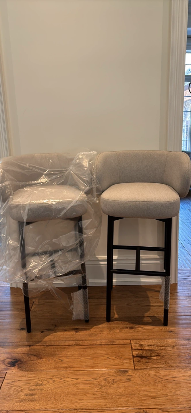 NEW DESIGNER MADE Set of 2 Grey Upholstered Bar Stools - photo 2