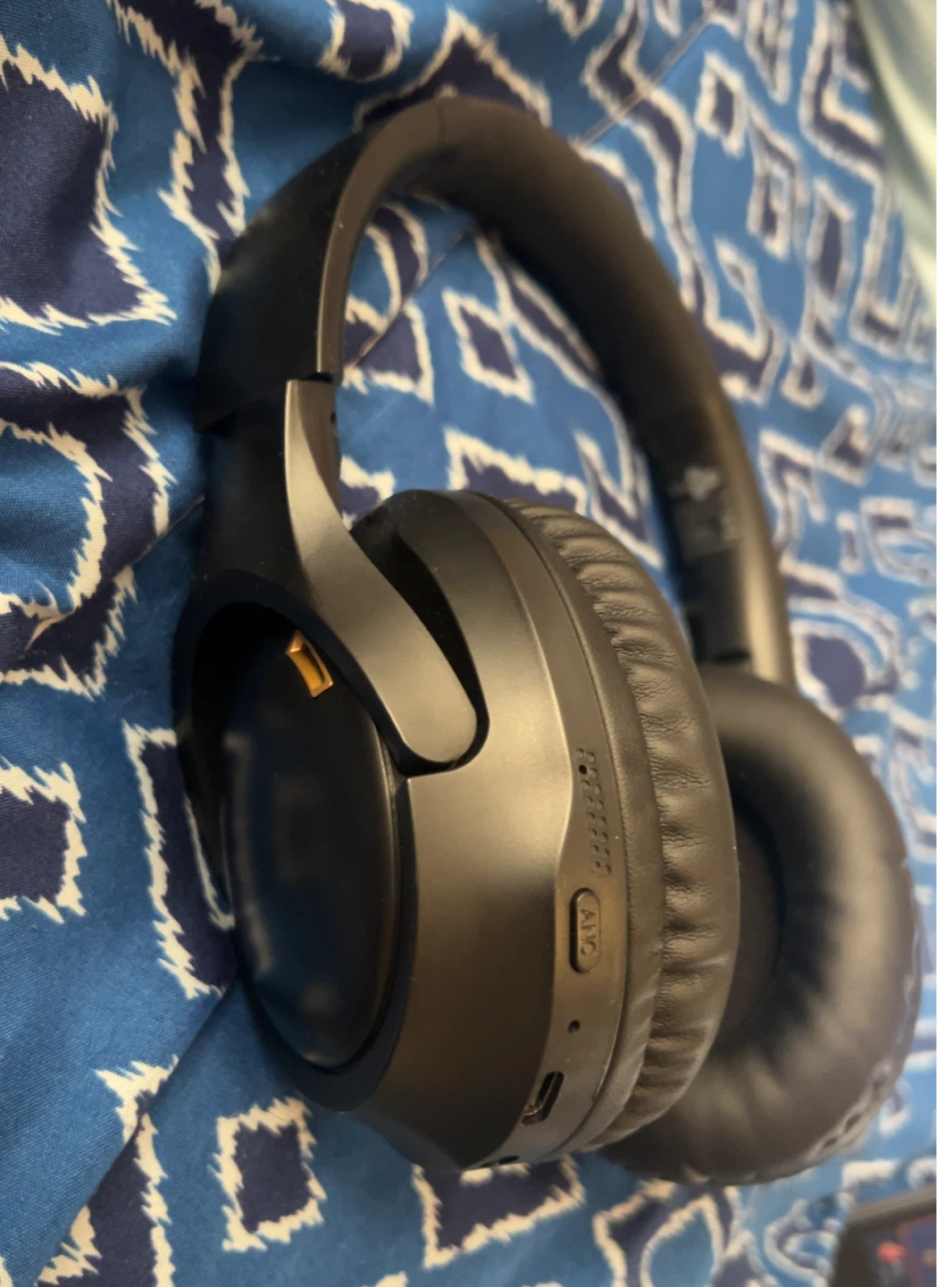 Black Over-Ear Headphones (they don’t work need repair)