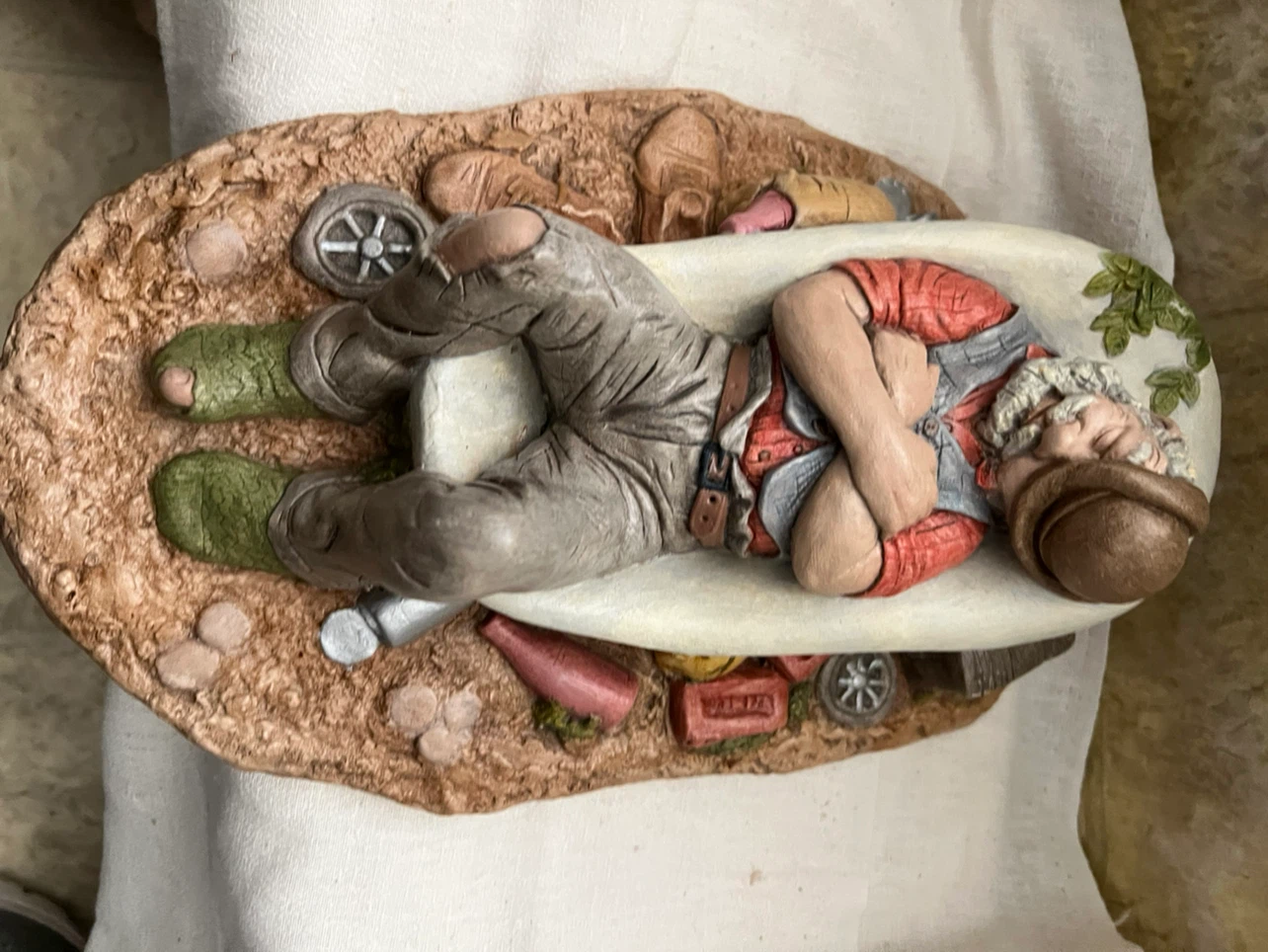Brand new ceramic figurine of sleeping man - photo 3