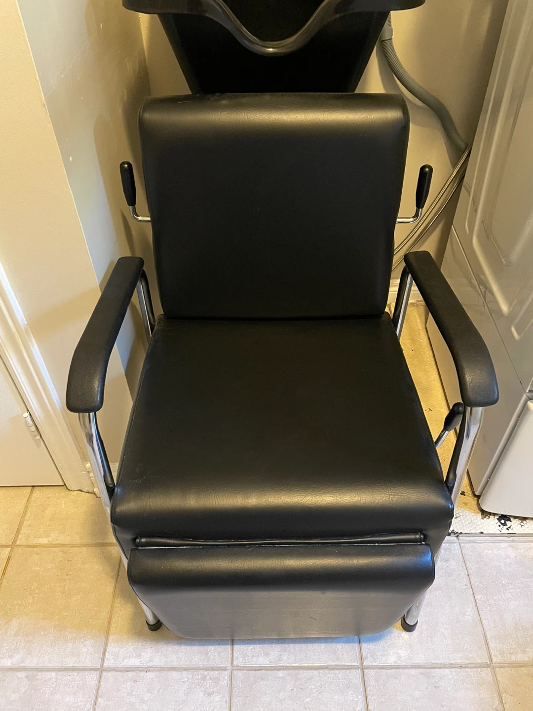 Black Salon Shampoo Chair