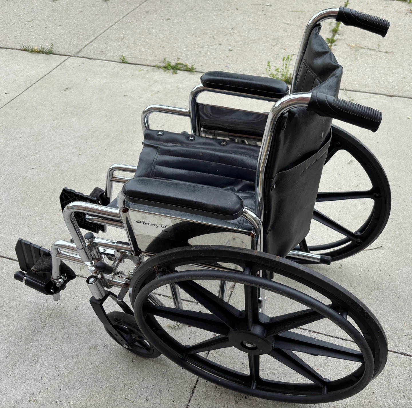 Foldable transport chair with wheels (by Breezy EC 2000)