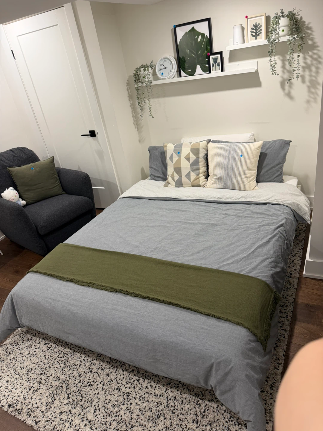 Queen ikea bed frame - photo 2