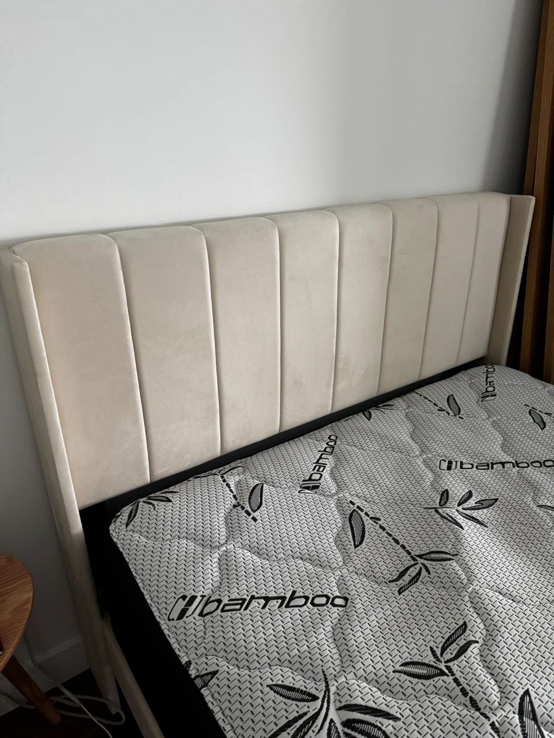 Bed frame and mattress - photo 3