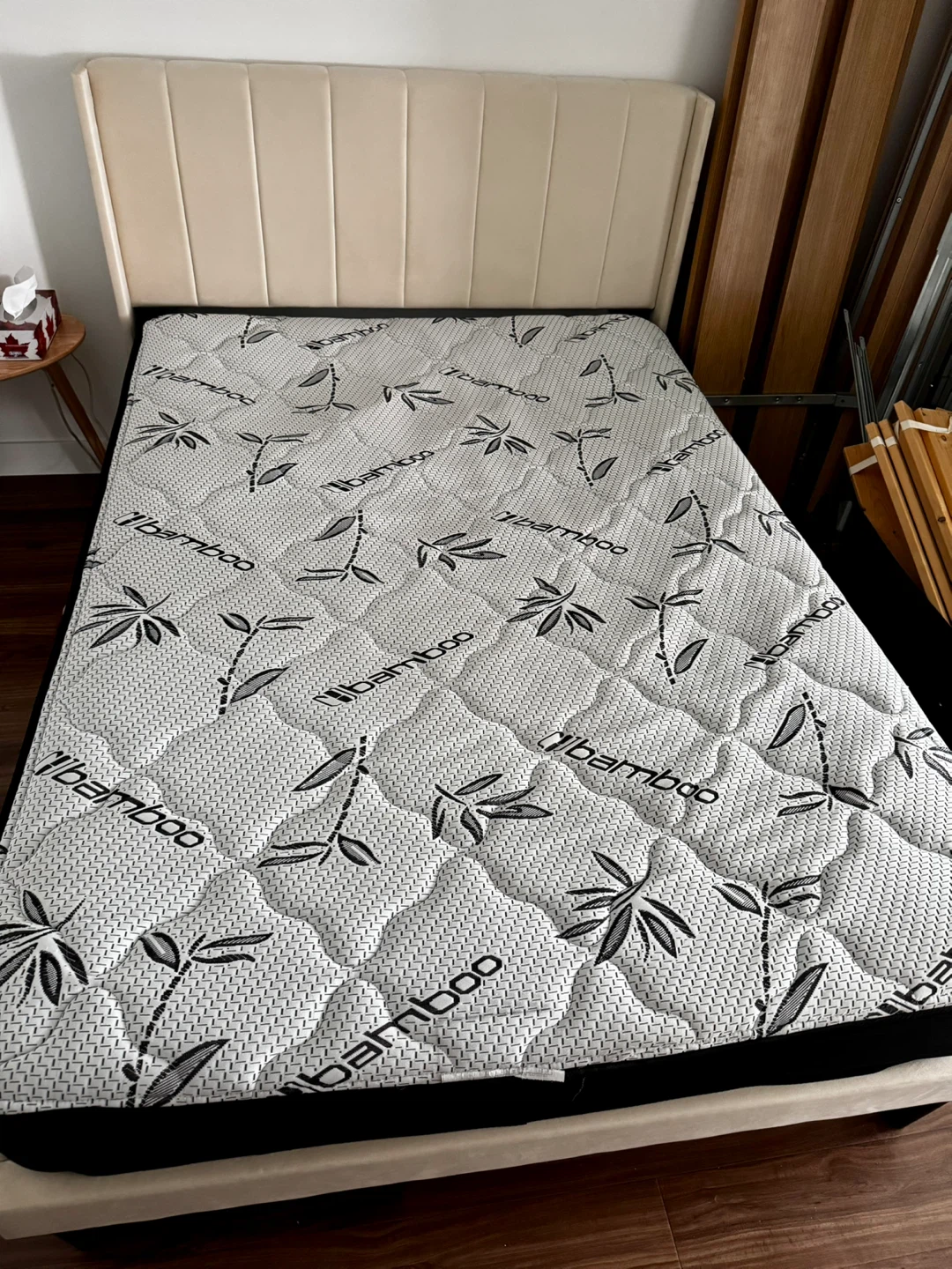 Bed frame and mattress - photo 2