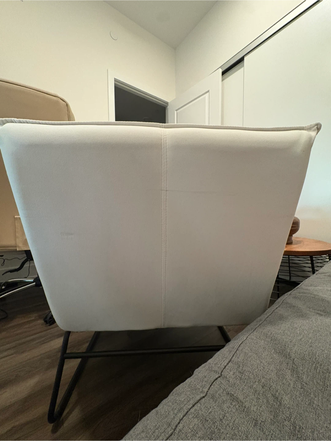 Large White Chair - photo 4