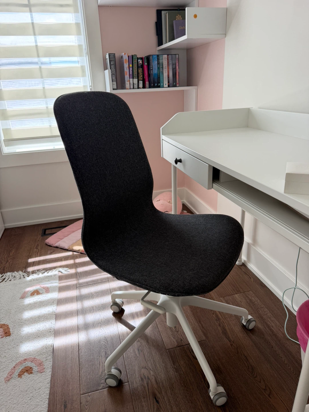 Ergonomic Office Chair and desk - photo 2