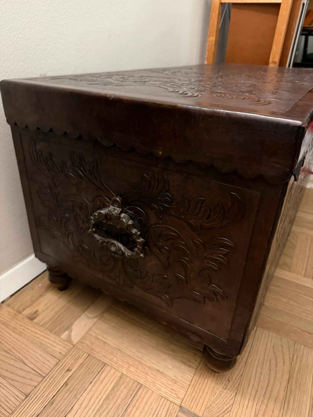 Unique 1960s Vintage Peruvian Leather chest, table and poof - photo 3