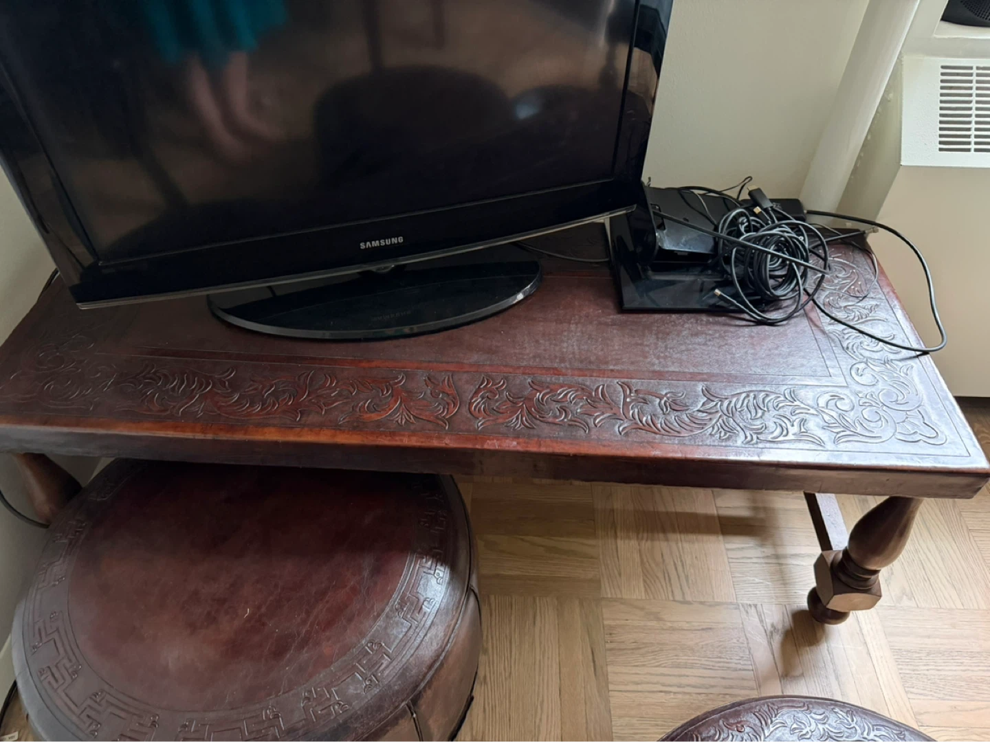 Unique 1960s Vintage Peruvian Leather chest, table and poof - photo 4