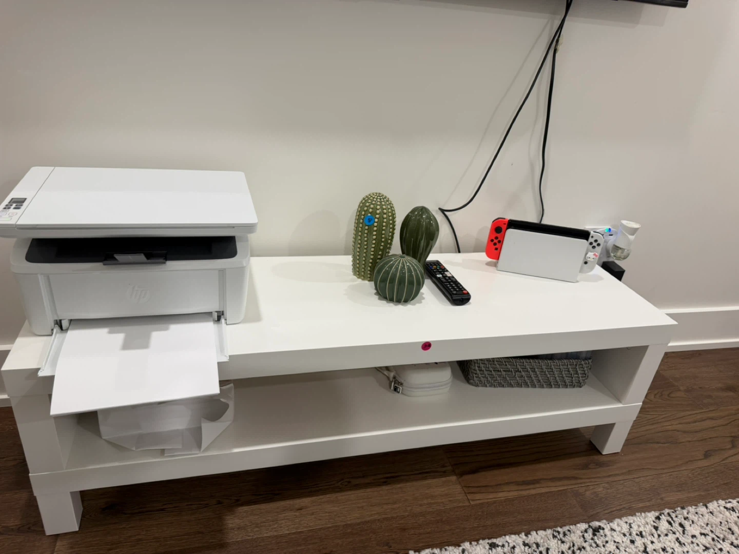 TV stand and Samsung TV 2020