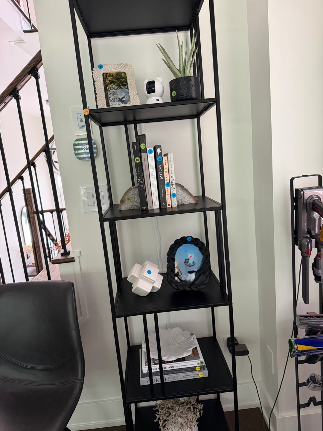 Metal stand with decor