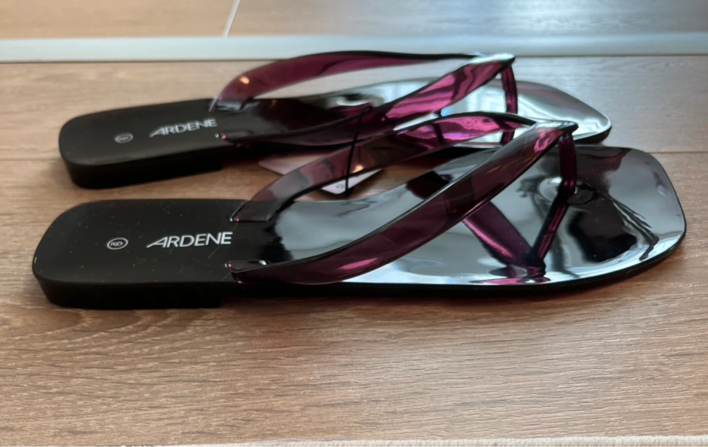 Trendy thongs! - photo 3