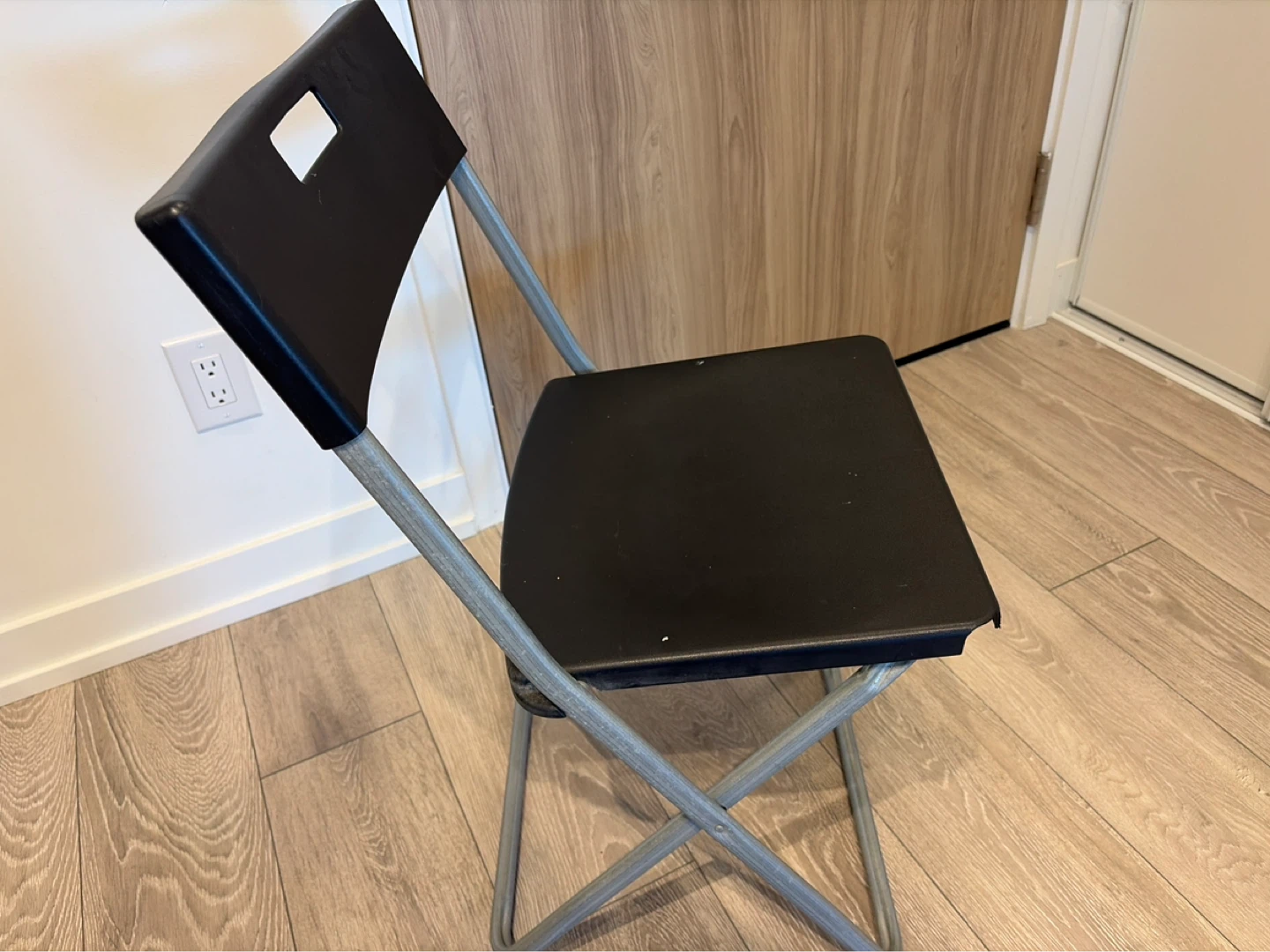 Pick up: Black Folding Chair