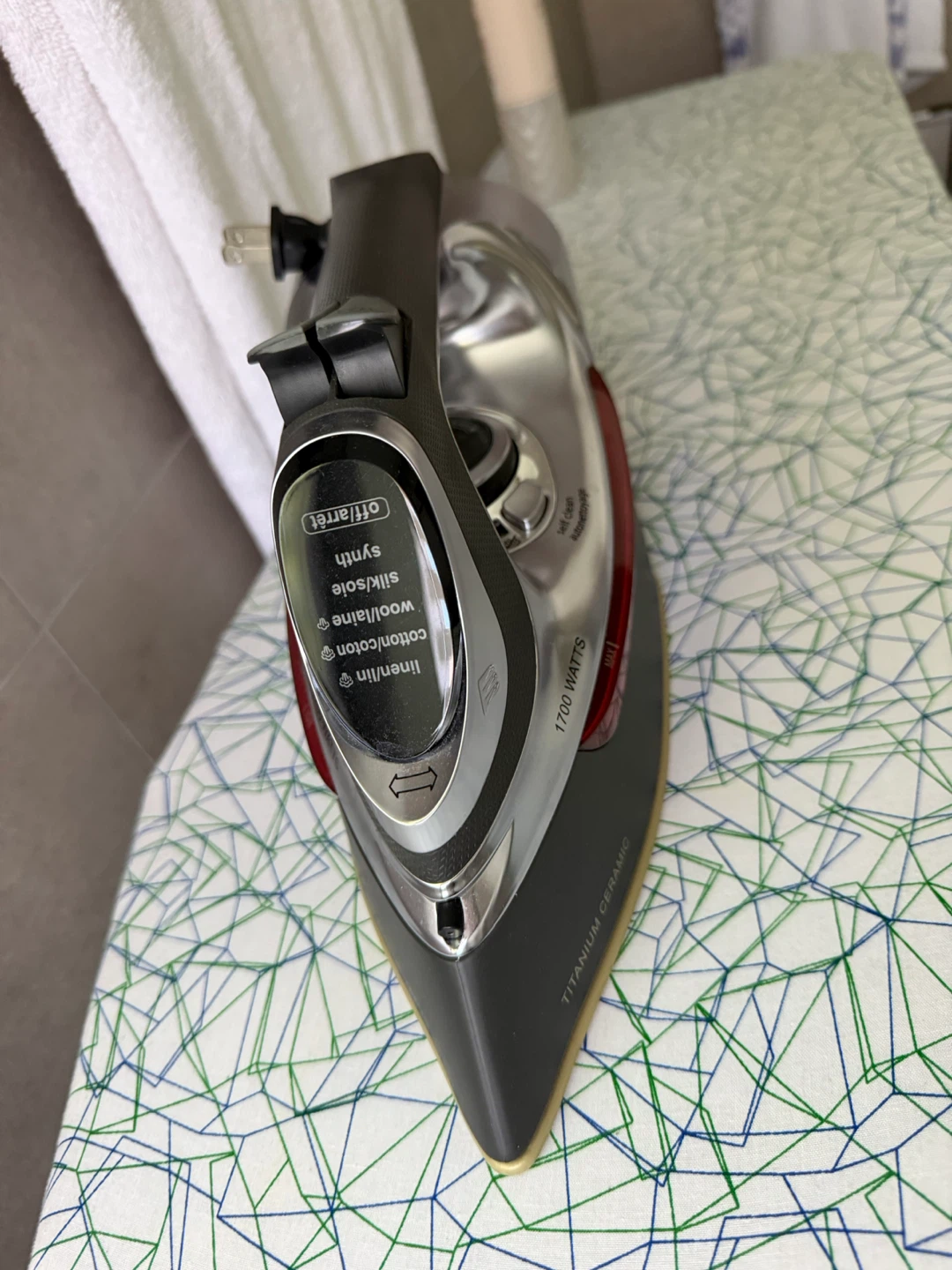 CHI Electronic Iron with Retractable Cord - photo 2