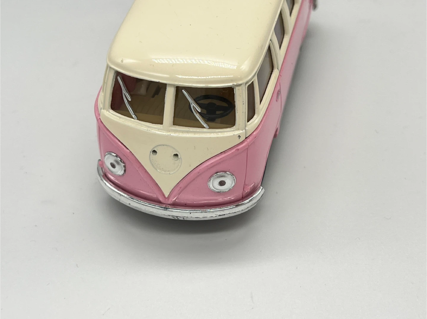 Kinsmart 1962 Volkswagen Classical Bus Toy Car Pink/Cream - photo 3