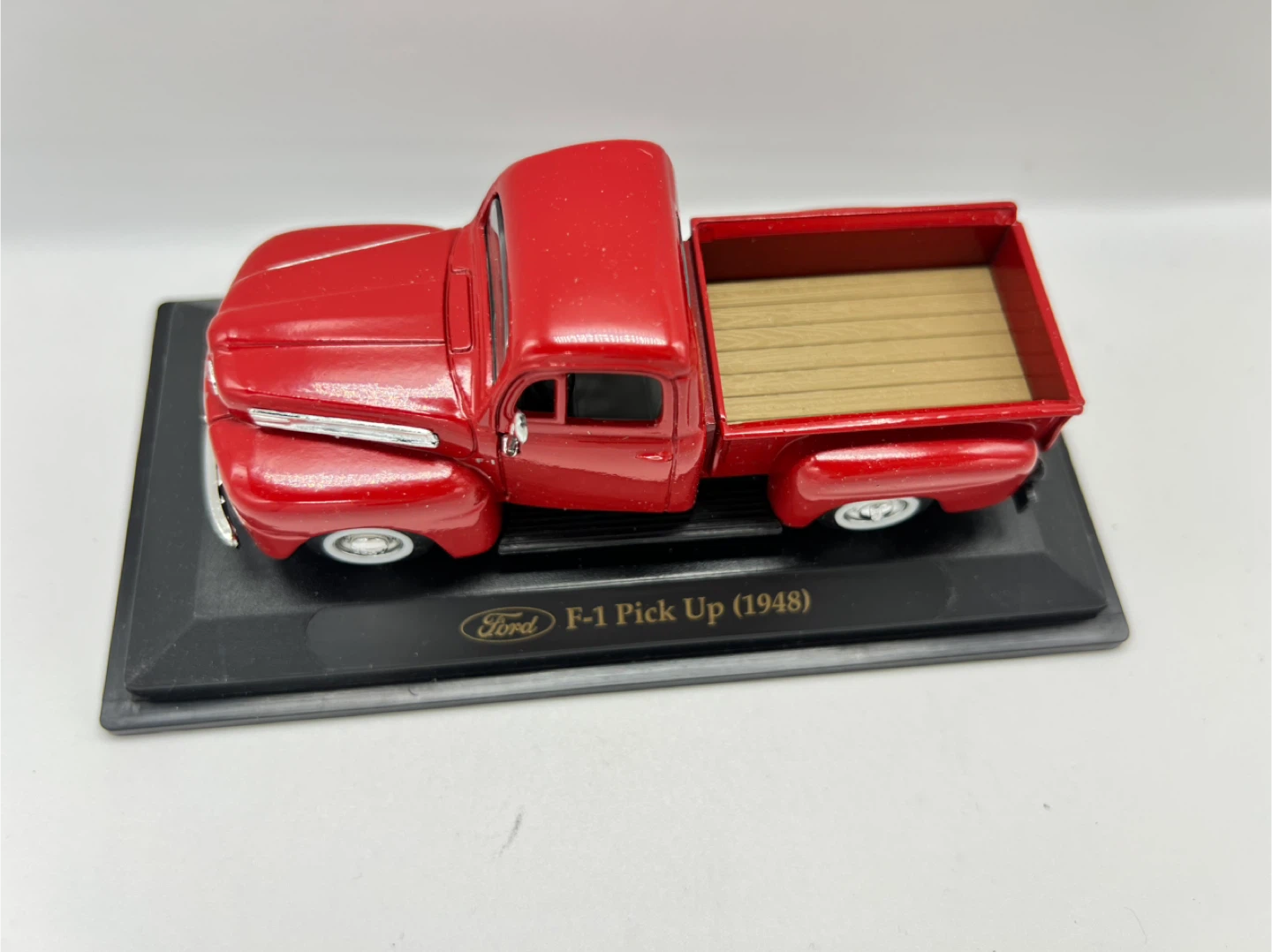 Road Signature Ford F-1 Pick Up (1948) Collector's Edition - photo 2