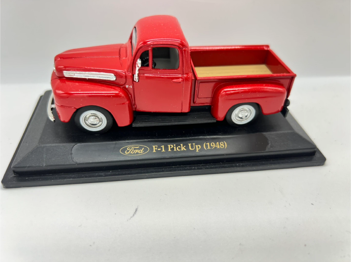 Road Signature Ford F-1 Pick Up (1948) Collector's Edition