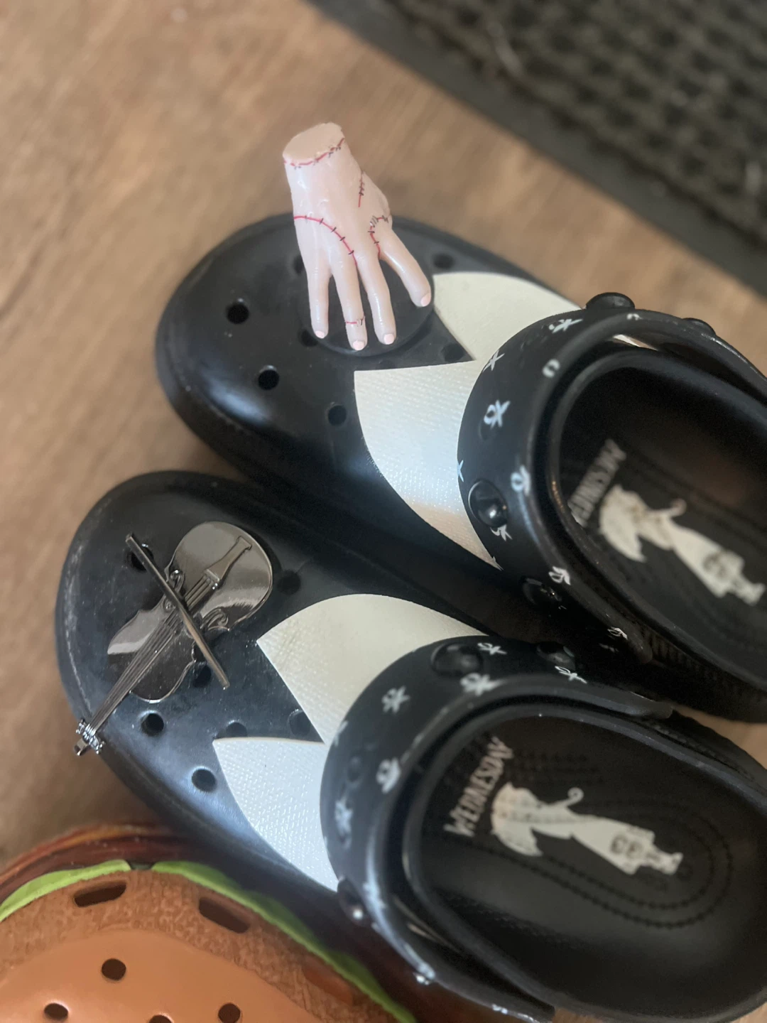 Crocs Wednesday Addams & Burger Clogs - photo 4