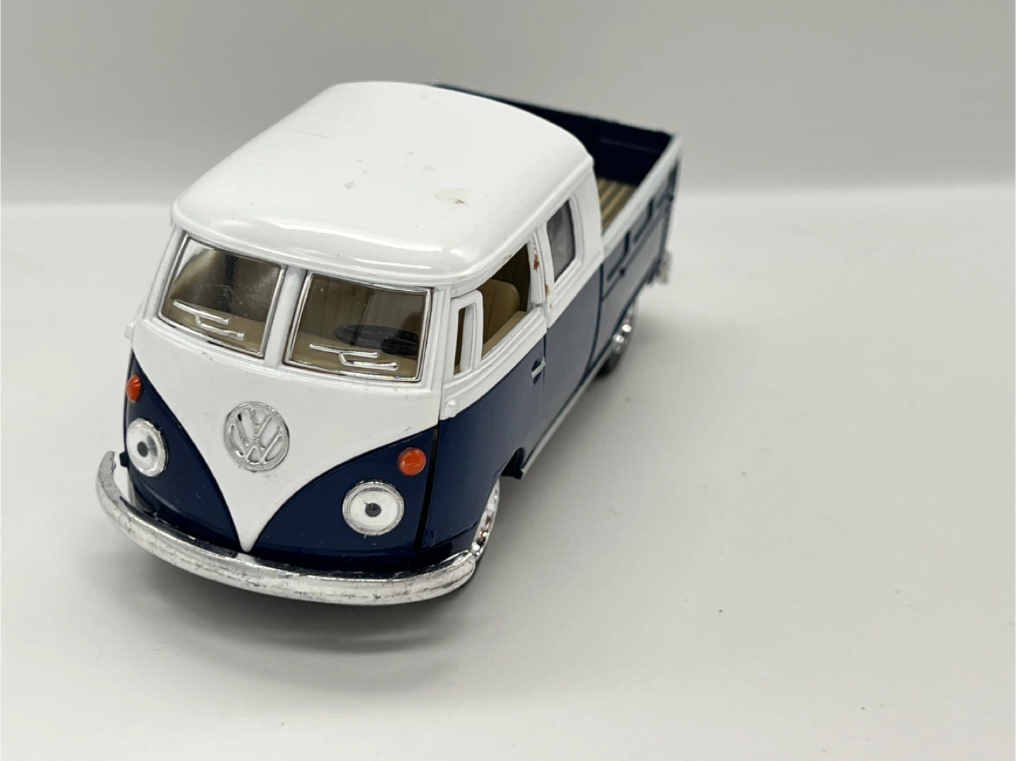 Kinsmart 1963 Volkswagen Bus Double Cab Pickup 1/34