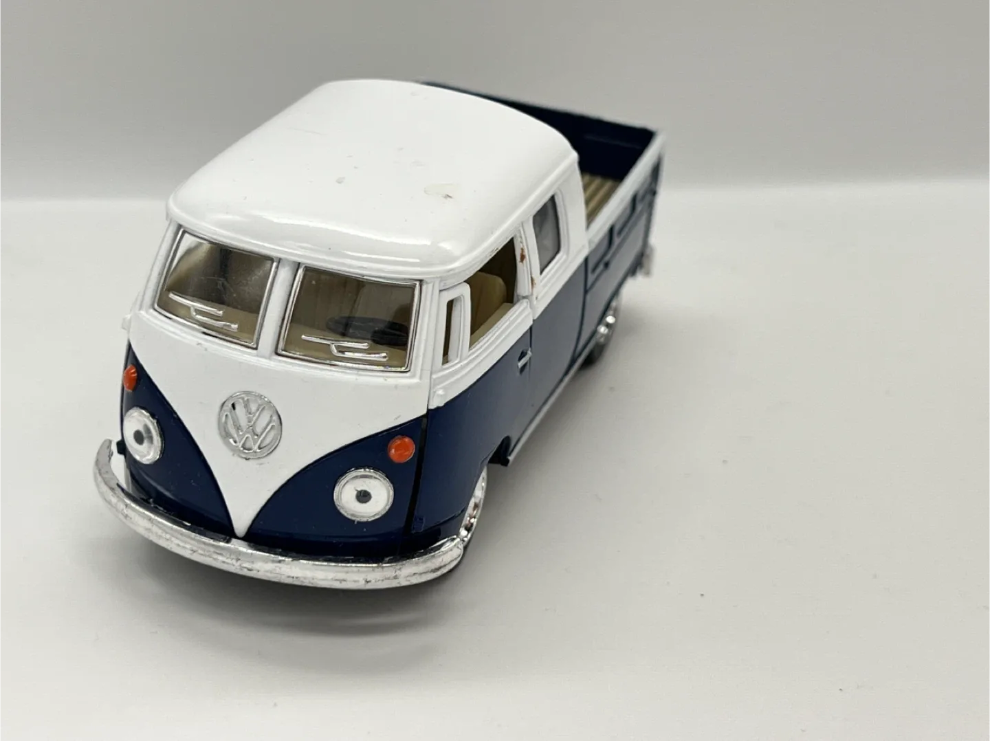 Kinsmart 1963 Volkswagen Bus Double Cab Pickup 1/34