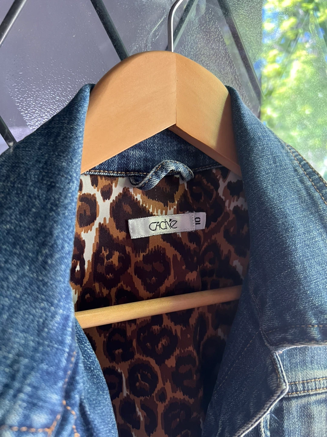 Cachet Denim Jacket with Leopard Print Lining - photo 3