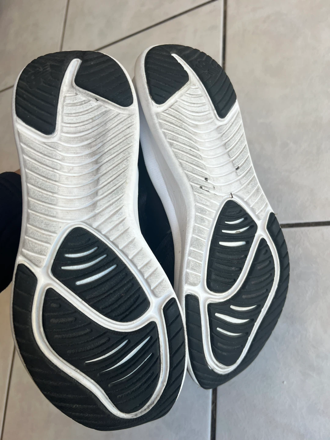 New Balance Women's Black Shoes size 7.5 - photo 4
