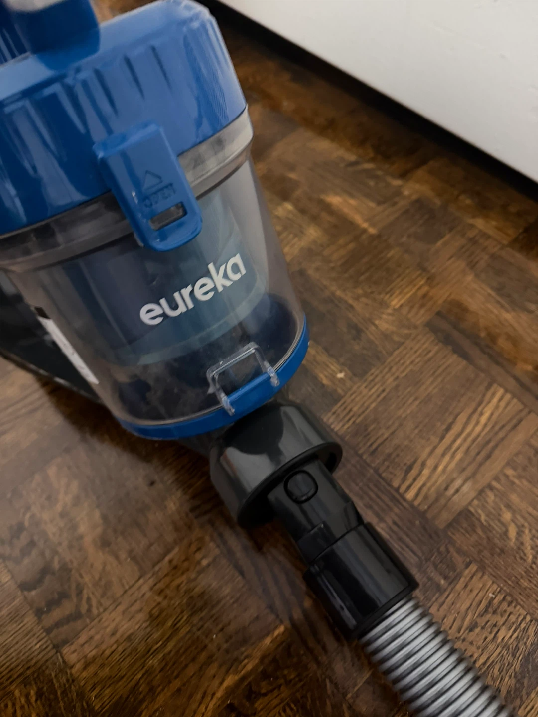 Eureka Vacuum Cleaner - photo 2