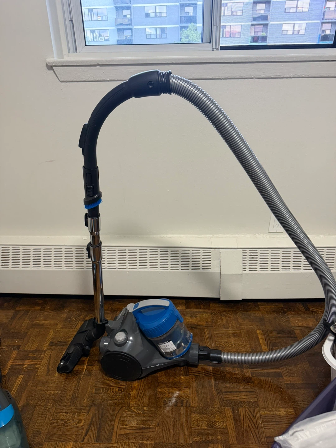 Eureka Vacuum Cleaner - photo 3
