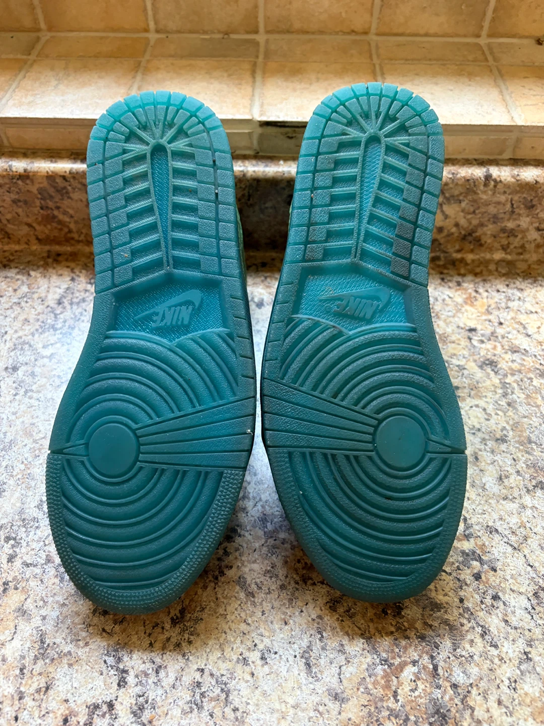 Jordan 1 Retro High OG Green Sneakers - photo 5