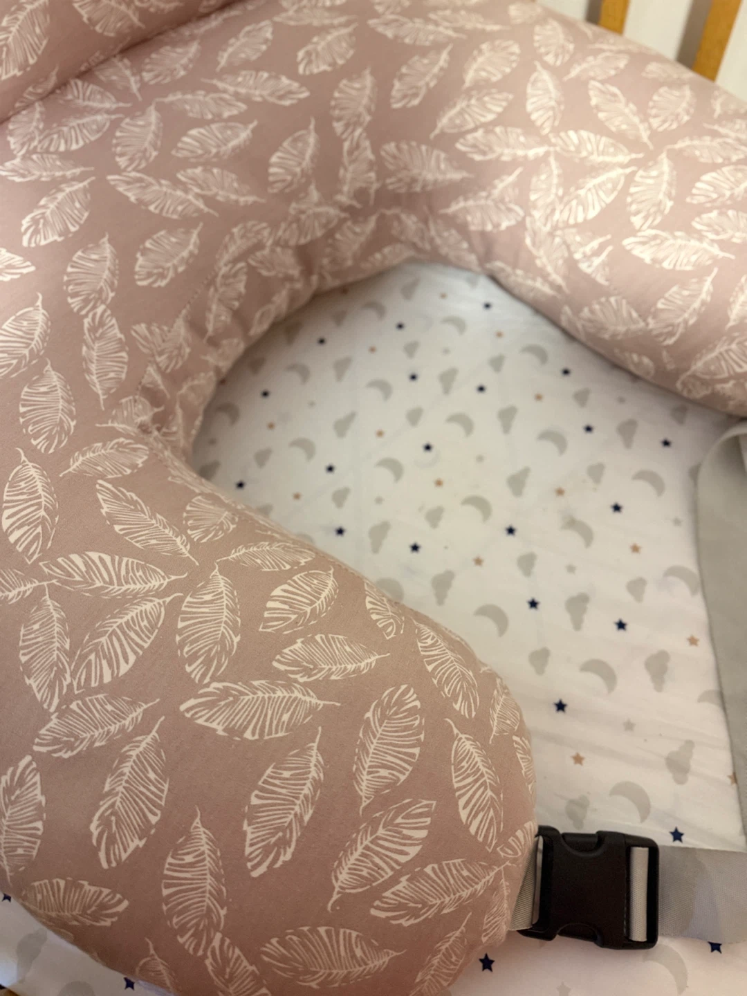 Momcozy Pink Nursing Pillow - photo 4