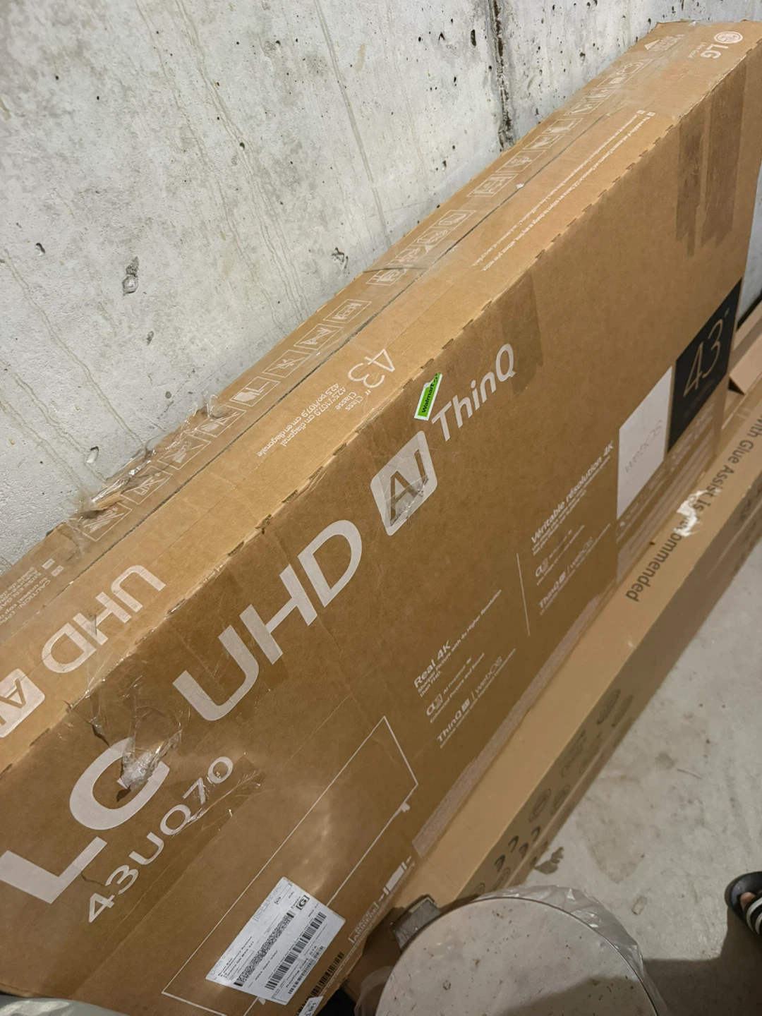 LG UQ7070 43" 4K LED Smart TV - photo 2