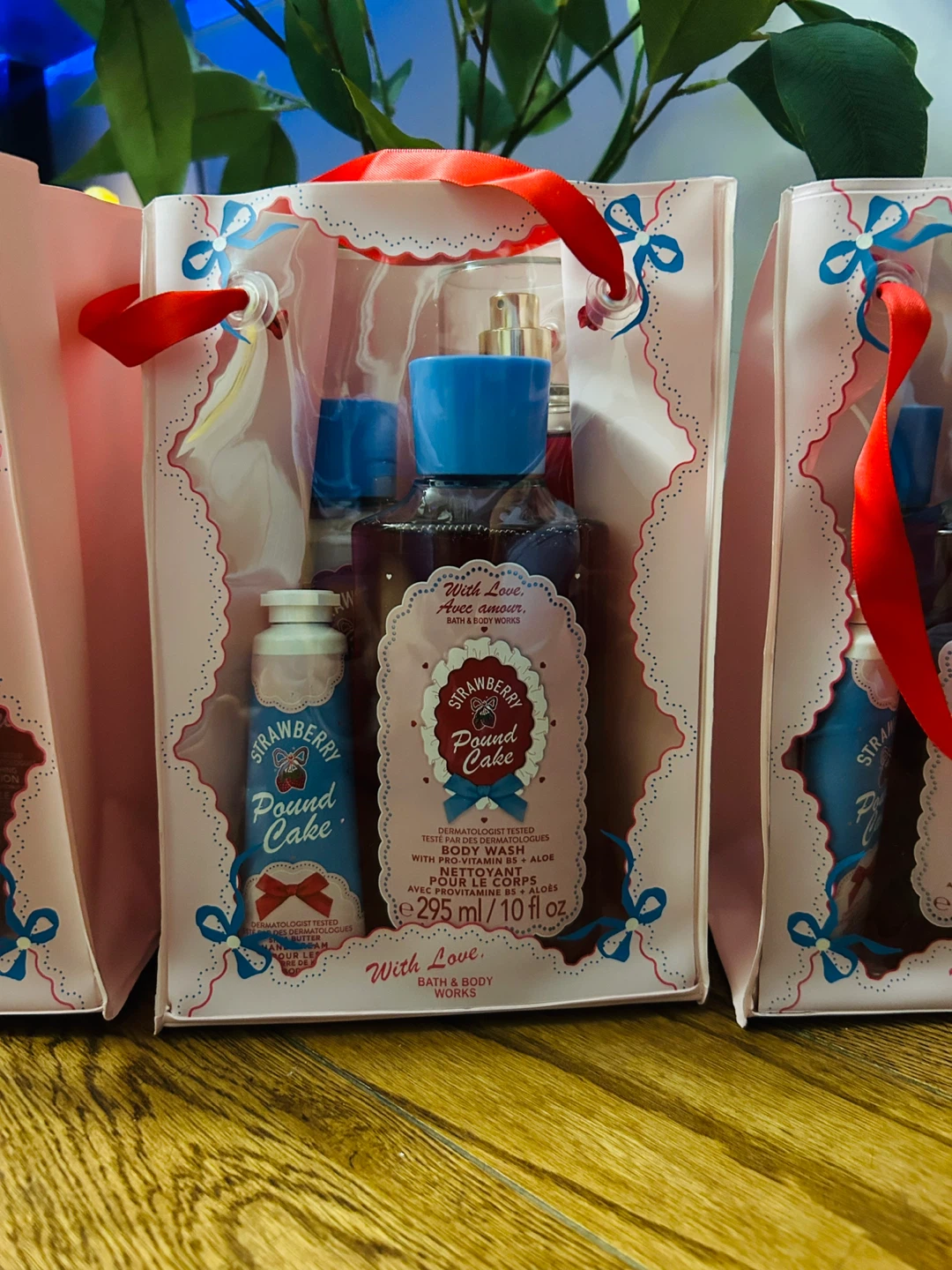 Bath & Body Works Strawberry Pound Cake Gift Set