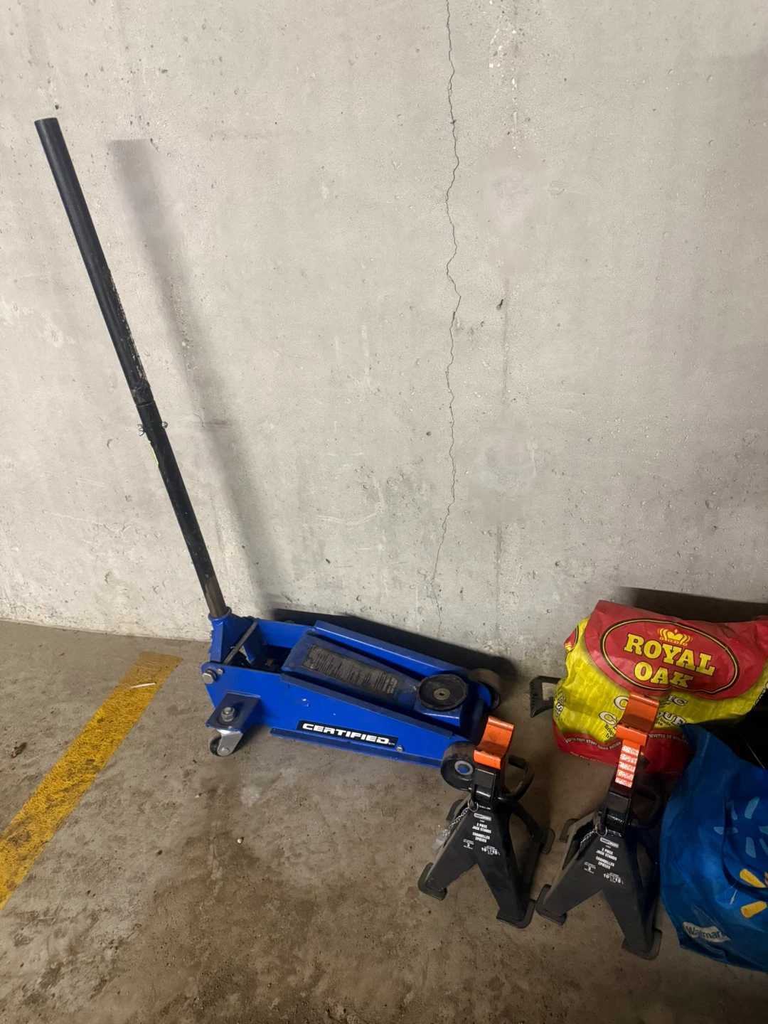 Certified Blue Floor Jack with Jack Stands