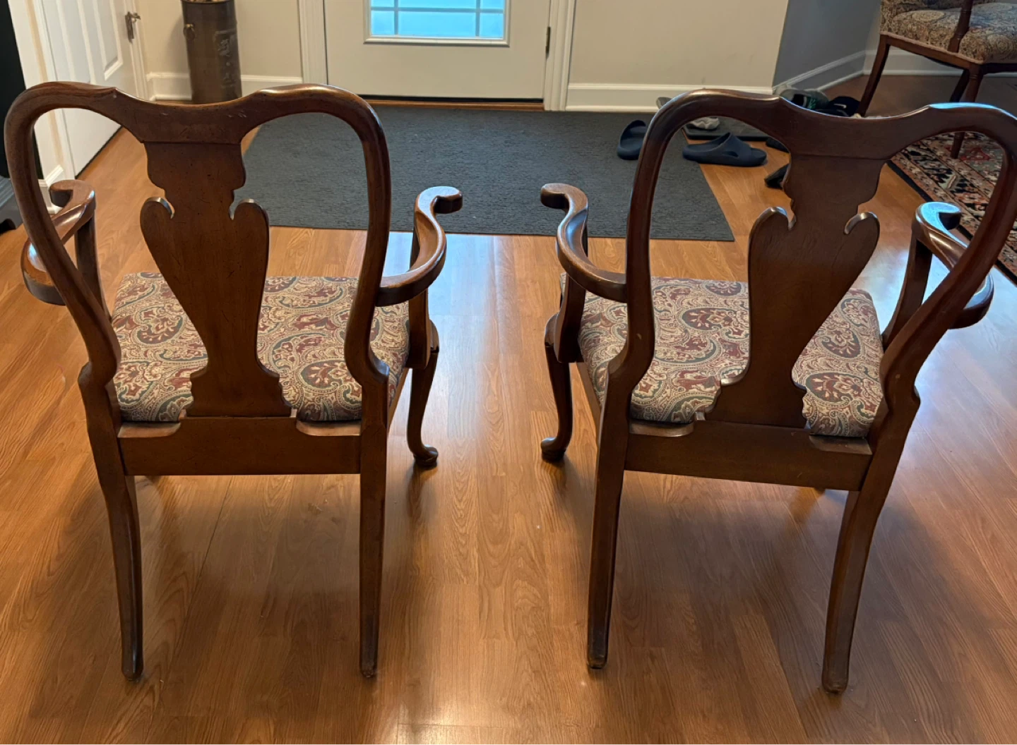 2 Captains Chairs