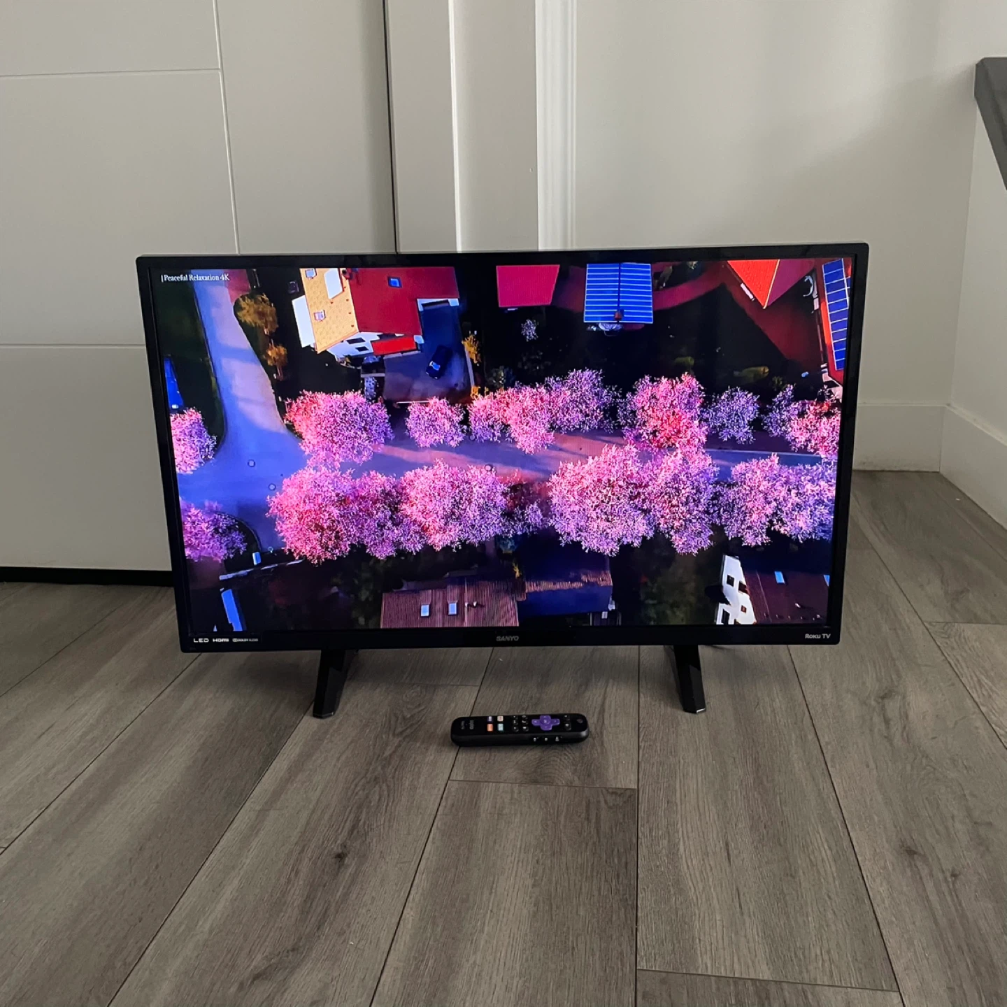 32" Roku Smart TV - photo 4