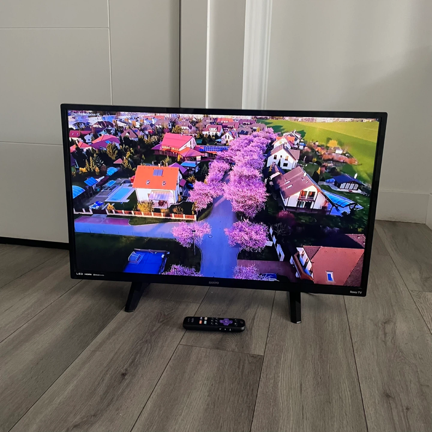 32" Roku Smart TV - photo 5