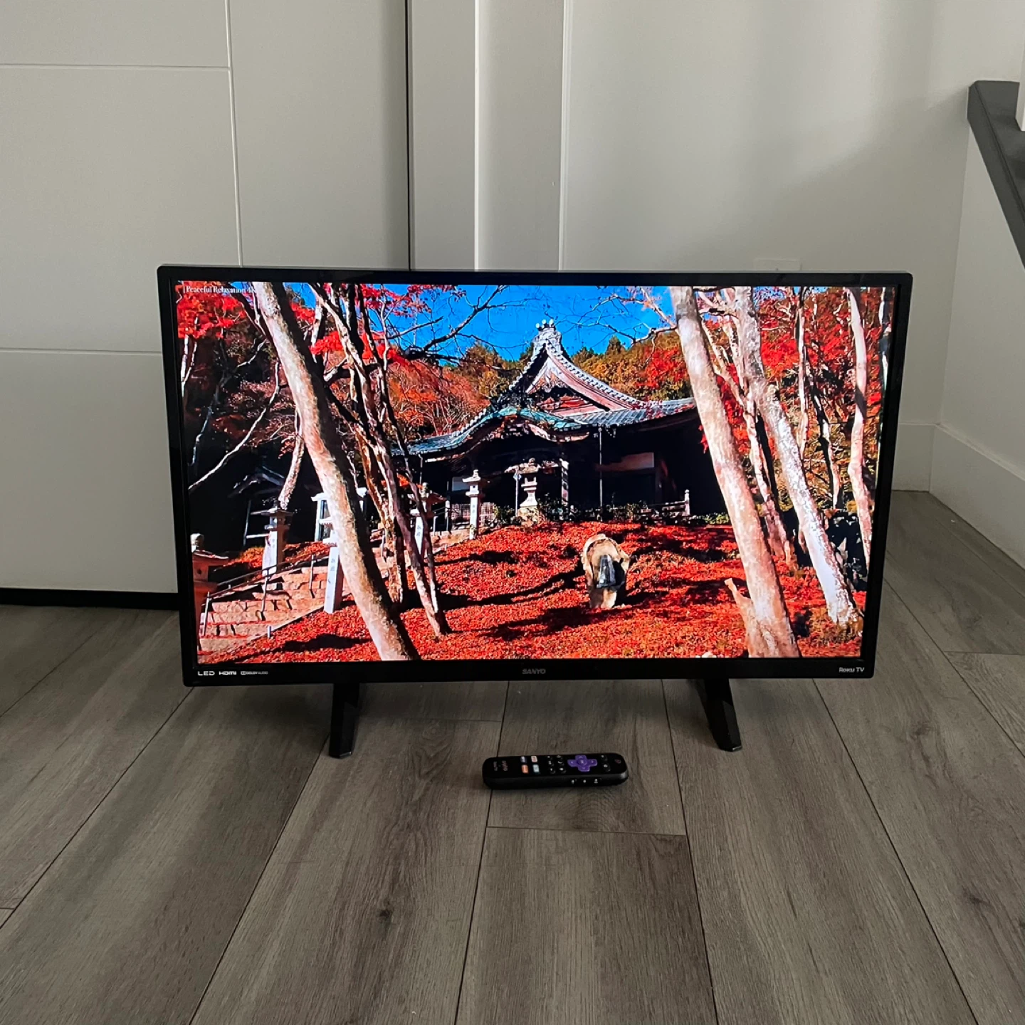 32" Roku Smart TV - photo 2
