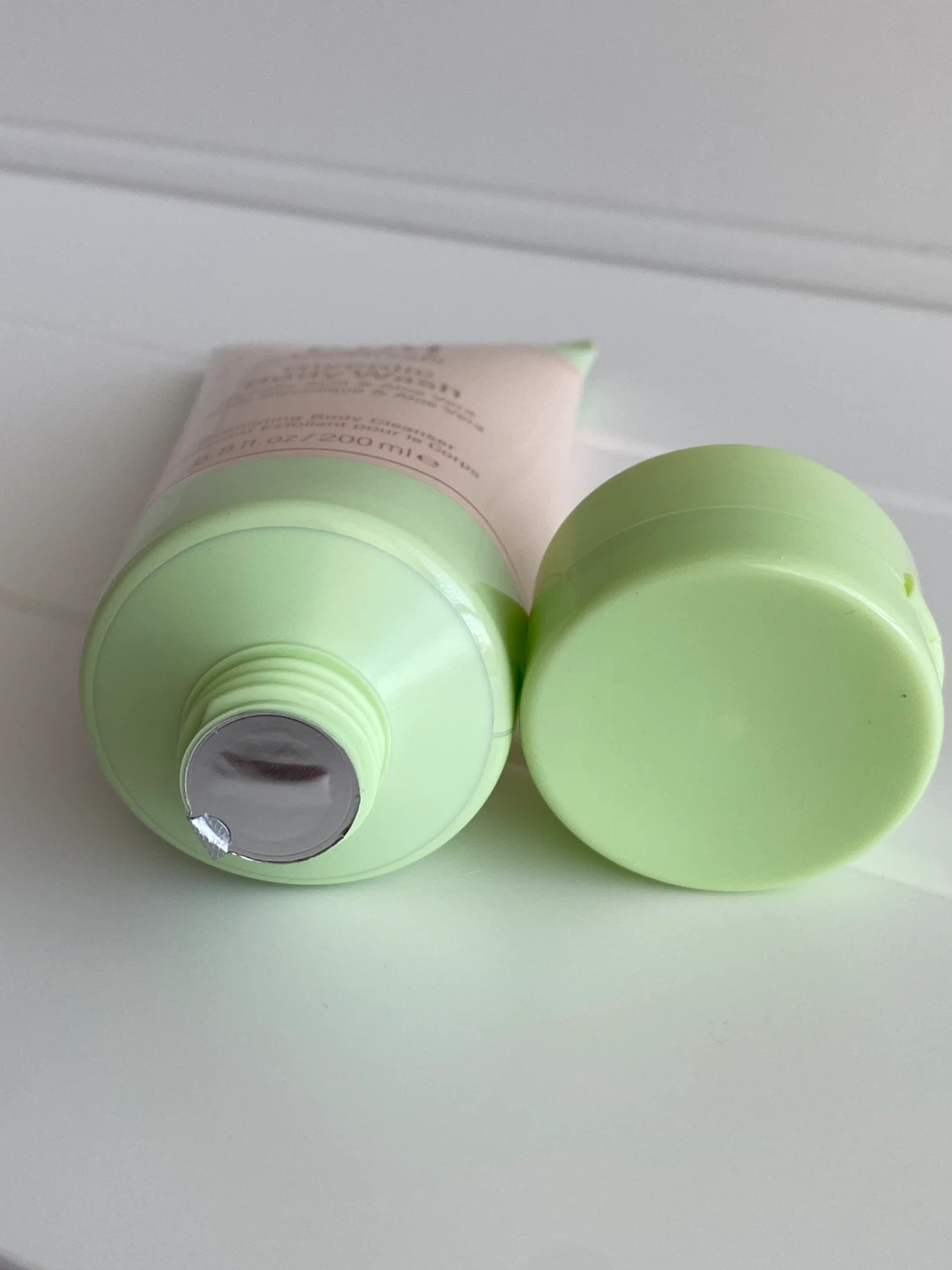New! Pixi Bodytreats Glycolic Body Wash 6.8 oz - photo 2