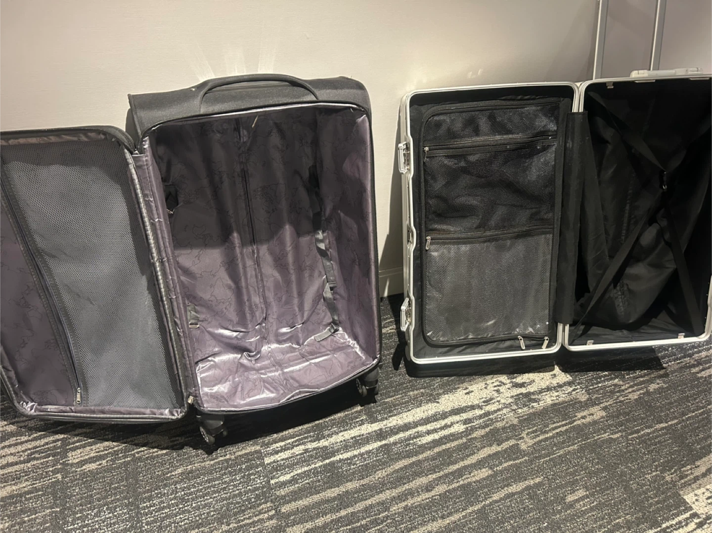 30" Large Black Softside & White Hardside Luggage Set - photo 3